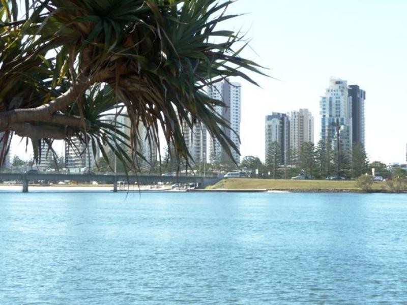 8/24 Brighton Pde, Southport QLD 4215