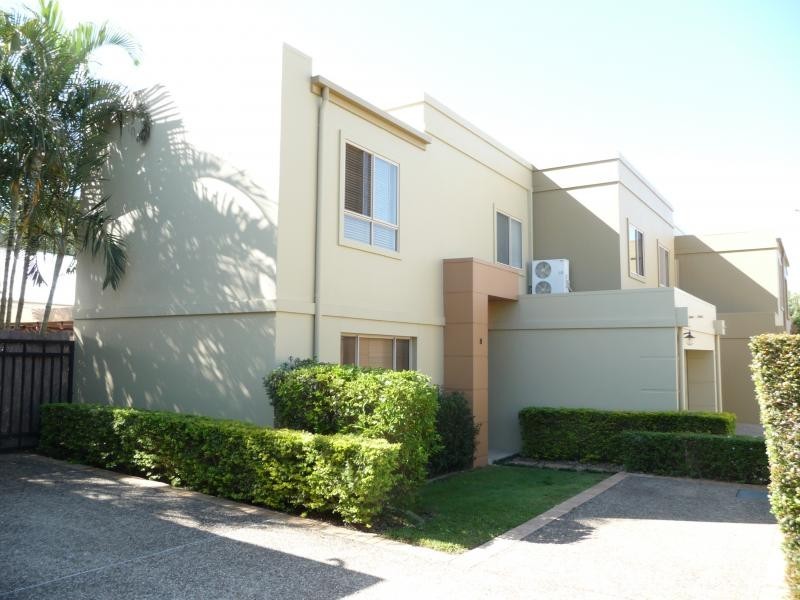8/24 Brighton Pde, Southport QLD 4215