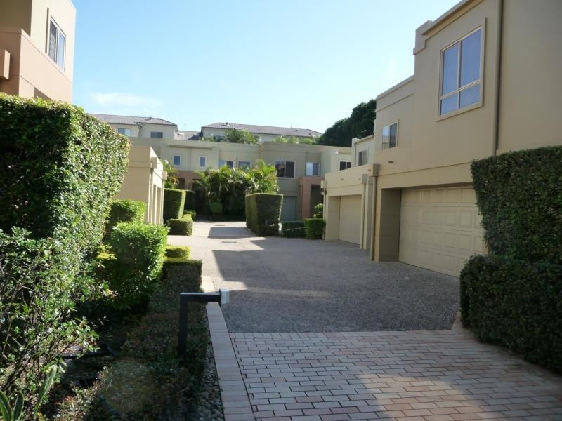 8/24 Brighton Pde, Southport QLD 4215