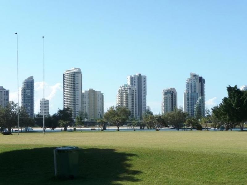 8/24 Brighton Pde, Southport QLD 4215