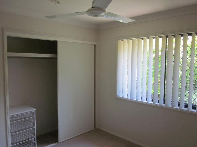 4 Tallow St, Pacific Pines QLD 4211