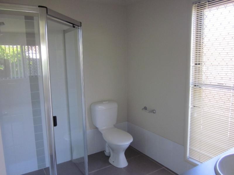 4 Tallow St, Pacific Pines QLD 4211