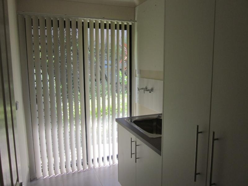 4 Tallow St, Pacific Pines QLD 4211