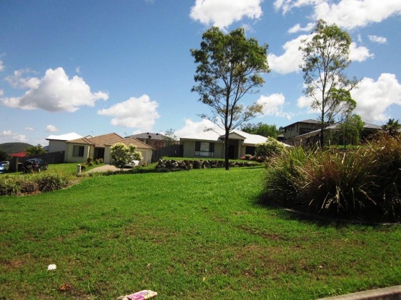 4 Tallow St, Pacific Pines QLD 4211