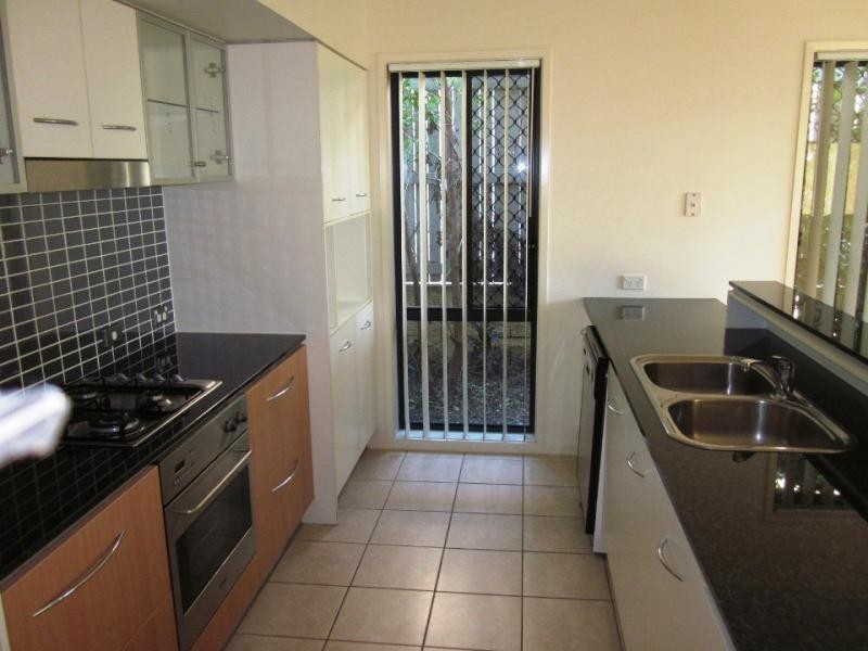 11 Greenway Court, Mount Ommaney QLD 4074