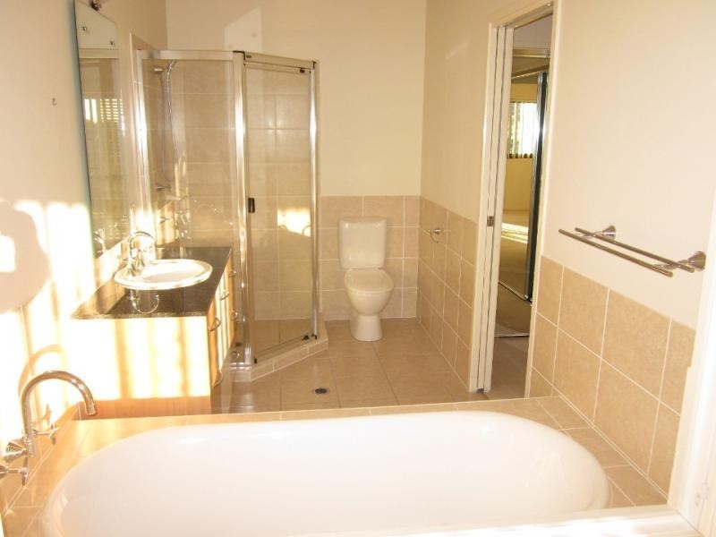 11 Greenway Court, Mount Ommaney QLD 4074