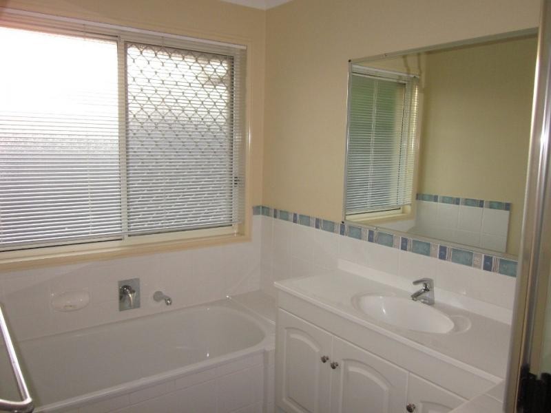 86 Brookside Cres, Seventeen Mile Rocks QLD 4073