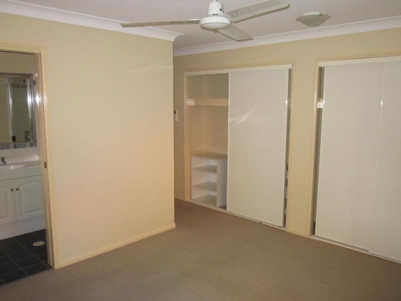 86 Brookside Cres, Seventeen Mile Rocks QLD 4073