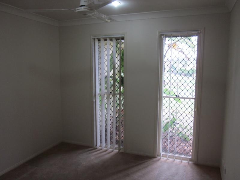 6 Tallow St, Pacific Pines QLD 4211