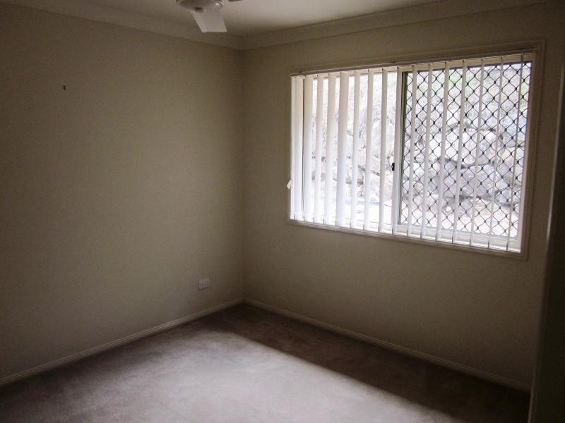 6 Tallow St, Pacific Pines QLD 4211