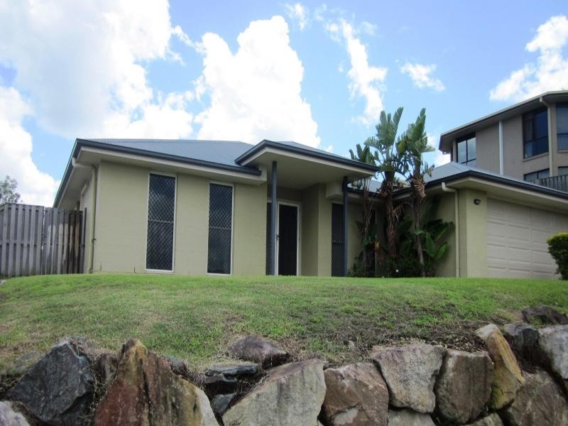 6 Tallow St, Pacific Pines QLD 4211