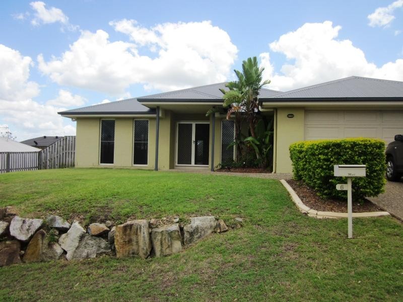 6 Tallow St, Pacific Pines QLD 4211