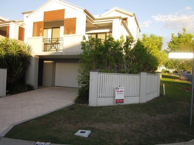 11 Greenway Court, Mount Ommaney QLD 4074