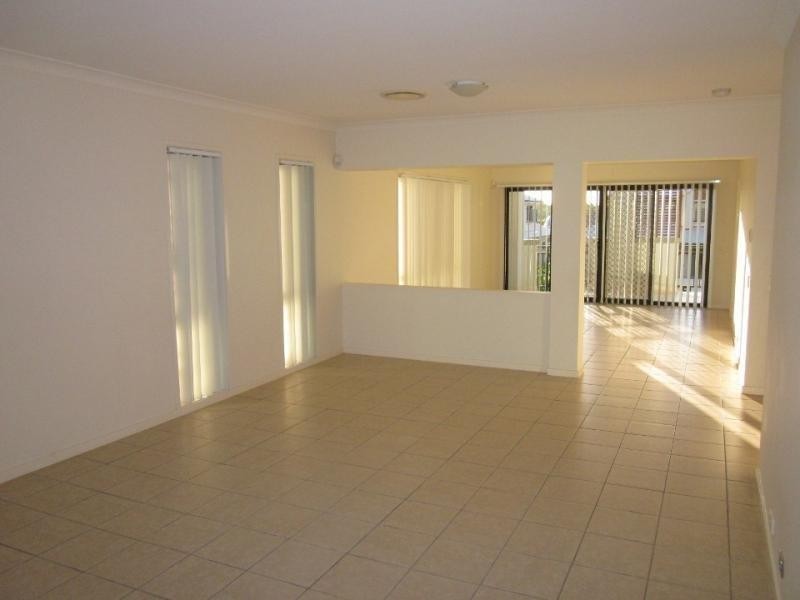 11 Greenway Court, Mount Ommaney QLD 4074