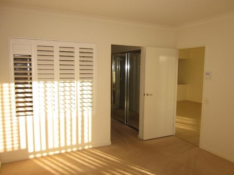 11 Greenway Court, Mount Ommaney QLD 4074