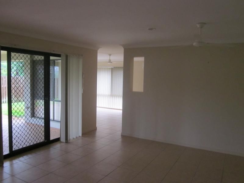 8 Tuggeranong Ave, Pacific Pines QLD 4211