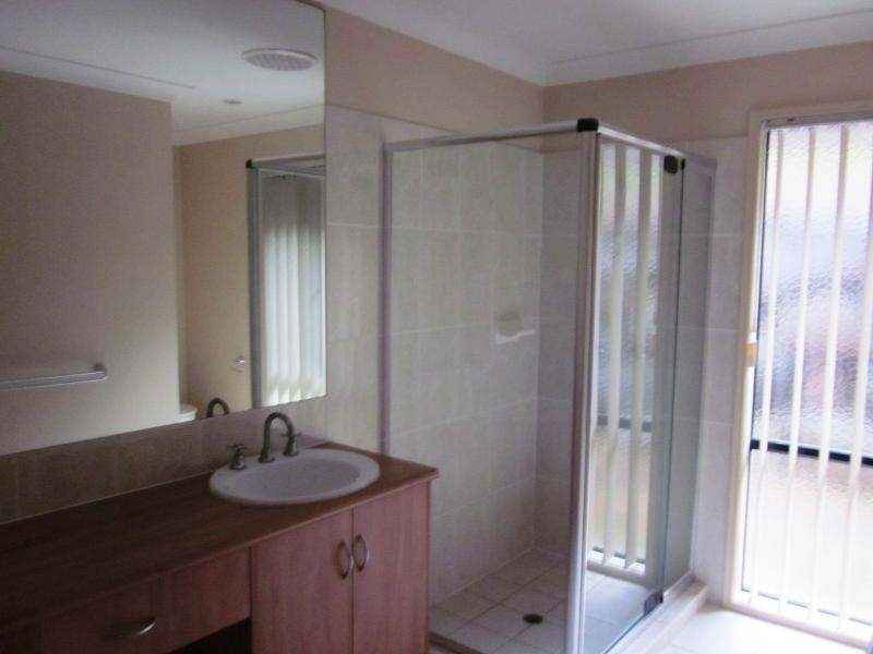 8 Tuggeranong Ave, Pacific Pines QLD 4211