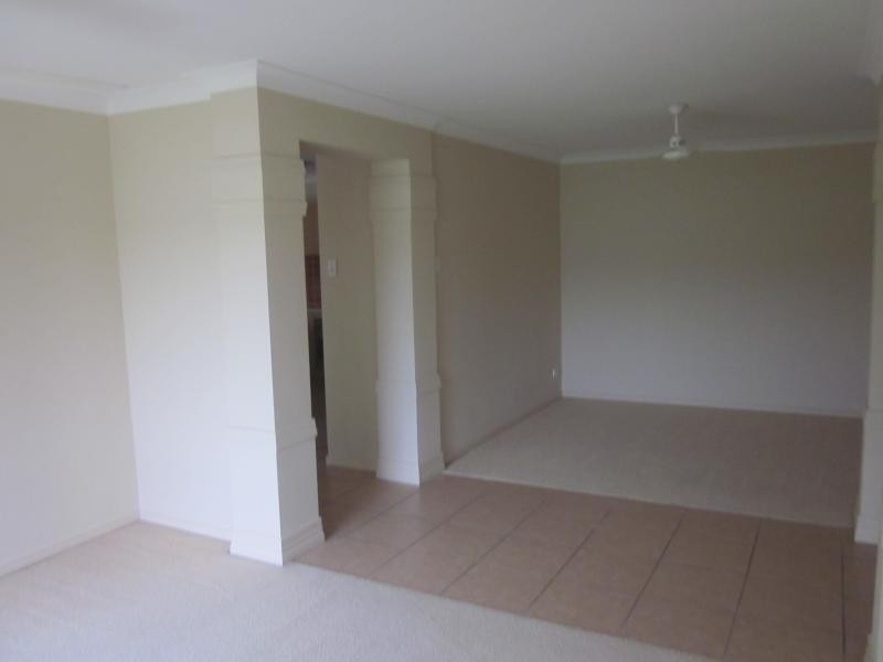 8 Tuggeranong Ave, Pacific Pines QLD 4211