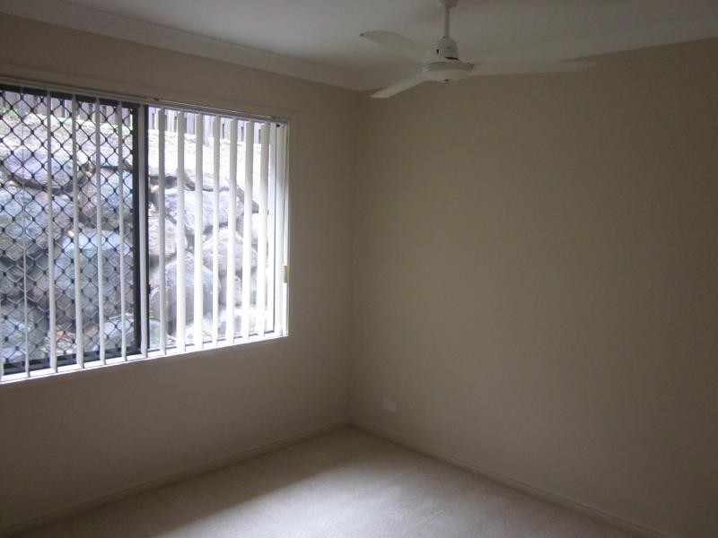 8 Tuggeranong Ave, Pacific Pines QLD 4211