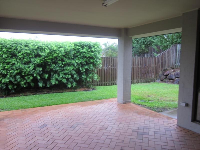 8 Tuggeranong Ave, Pacific Pines QLD 4211