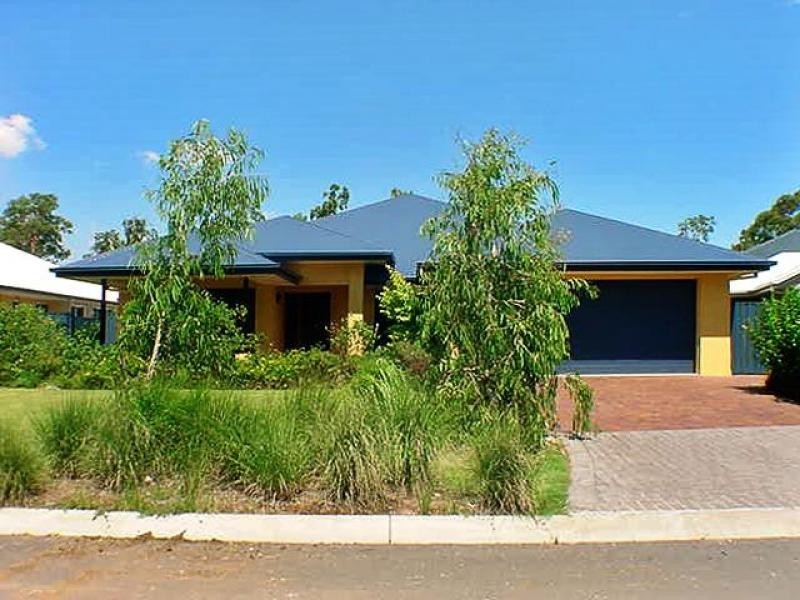 9 Brookside Cres, Seventeen Mile Rocks QLD 4073