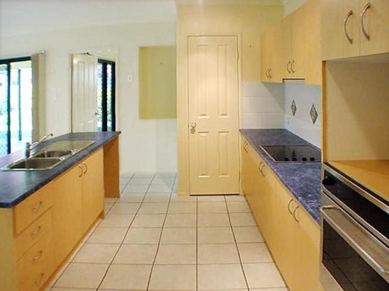 9 Brookside Cres, Seventeen Mile Rocks QLD 4073