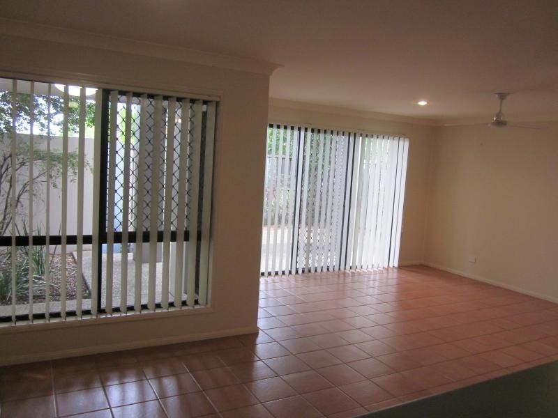 33/300 Cliveden Ave, Oxley QLD 4075