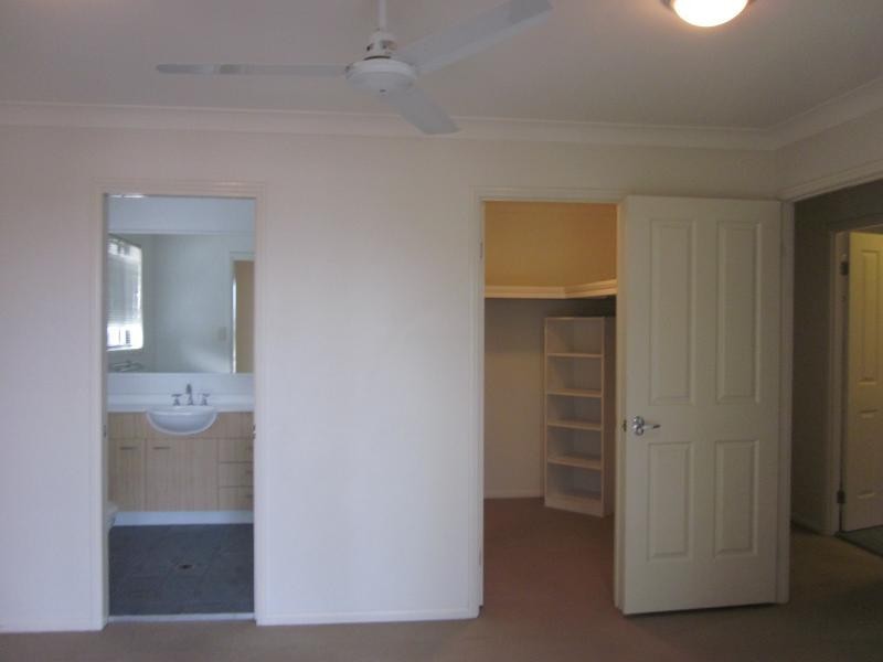 33/300 Cliveden Ave, Oxley QLD 4075