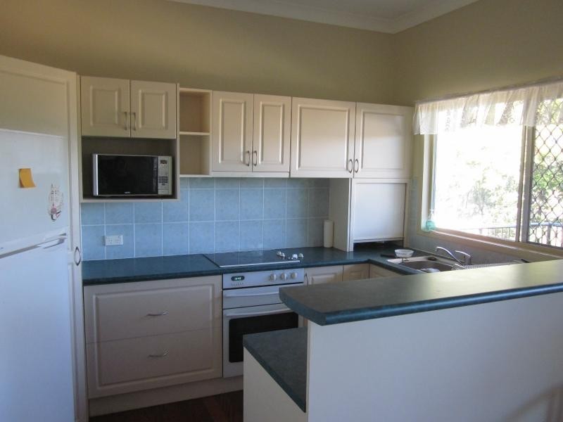 30 Wistraia Ave, Southport QLD 4215