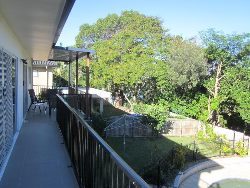30 Wistraia Ave, Southport QLD 4215