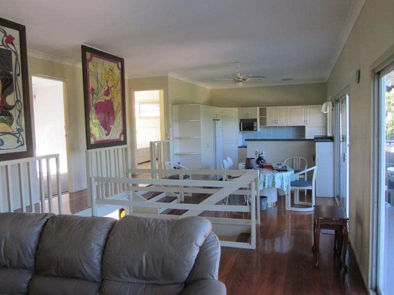 30 Wistraia Ave, Southport QLD 4215