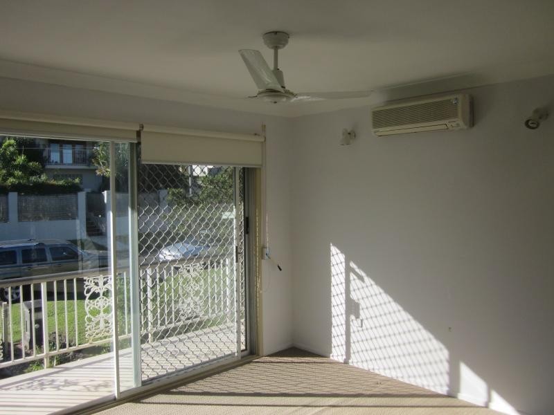 30 Wistraia Ave, Southport QLD 4215