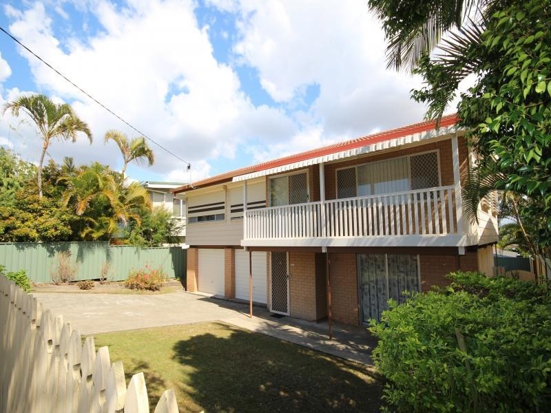 104 Wilson St, Labrador QLD 4215