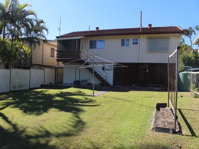 104 Wilson St, Labrador QLD 4215