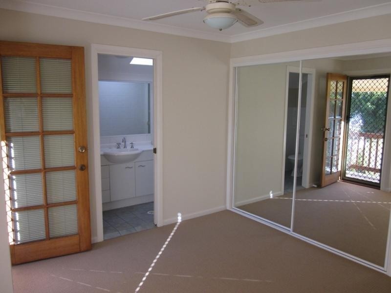 16 Geraldton Dr, Varsity Lakes QLD 4227