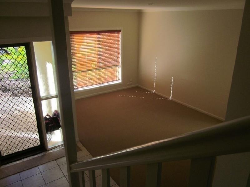 16 Geraldton Dr, Varsity Lakes QLD 4227