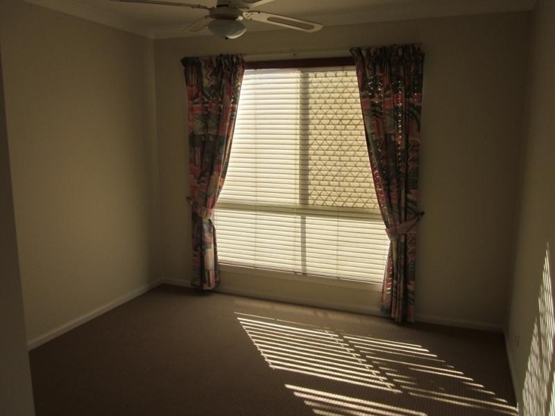 16 Geraldton Dr, Varsity Lakes QLD 4227