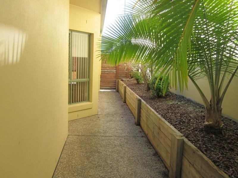 16 Geraldton Dr, Varsity Lakes QLD 4227