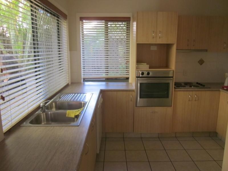 16 Geraldton Dr, Varsity Lakes QLD 4227