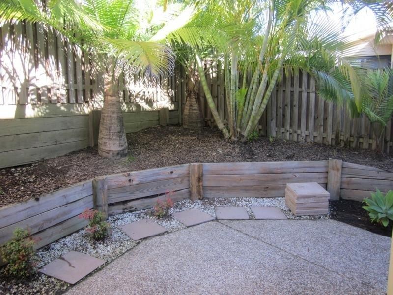 16 Geraldton Dr, Varsity Lakes QLD 4227