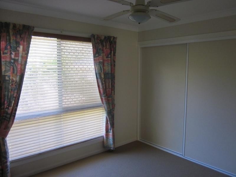 16 Geraldton Dr, Varsity Lakes QLD 4227