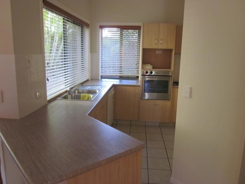 16 Geraldton Dr, Varsity Lakes QLD 4227