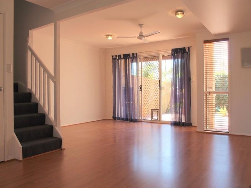 2/164 Alexander Drive, Highland Park QLD 4211