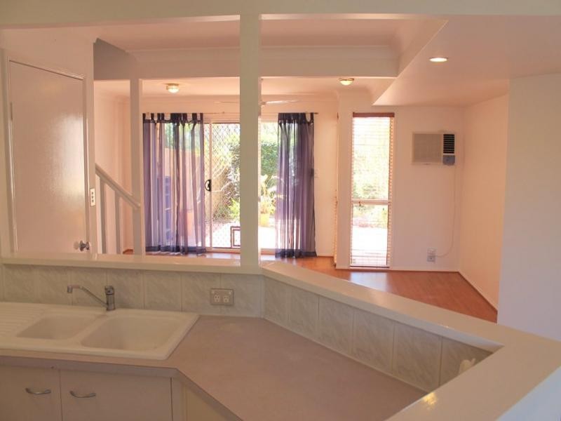 2/164 Alexander Drive, Highland Park QLD 4211