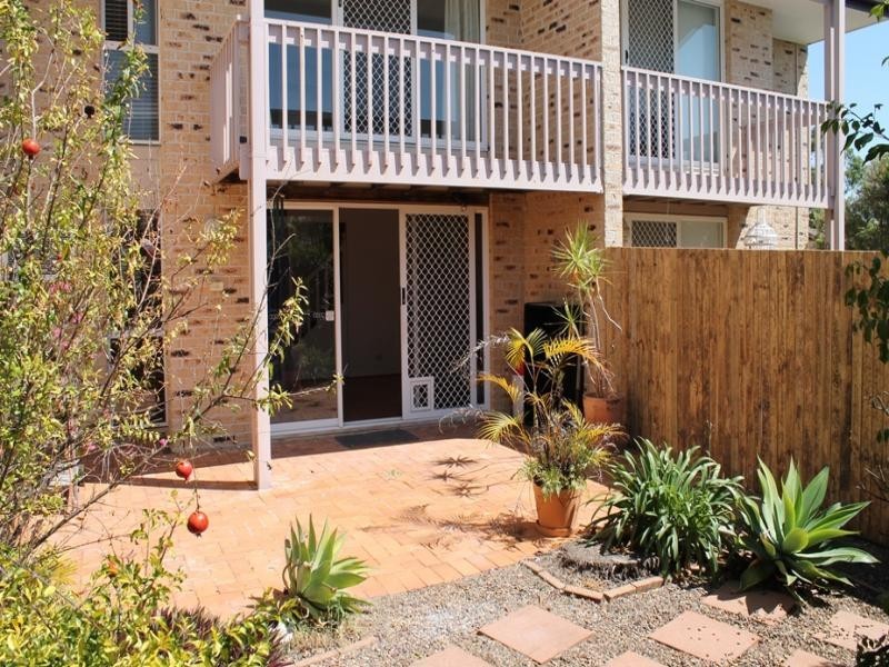 2/164 Alexander Drive, Highland Park QLD 4211