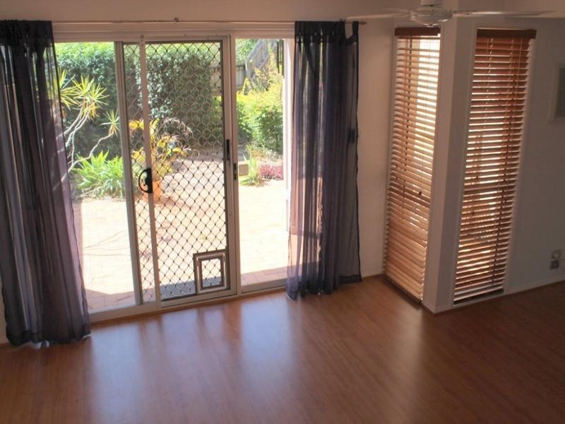 2/164 Alexander Drive, Highland Park QLD 4211