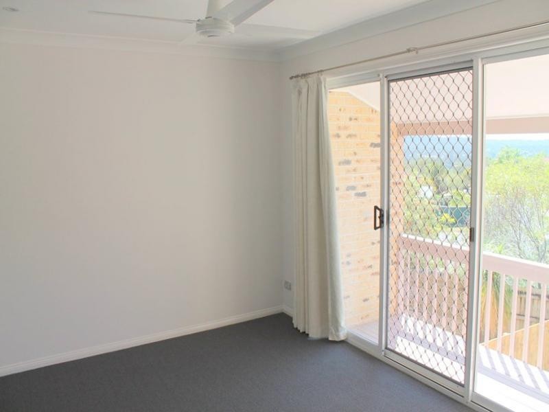 2/164 Alexander Drive, Highland Park QLD 4211