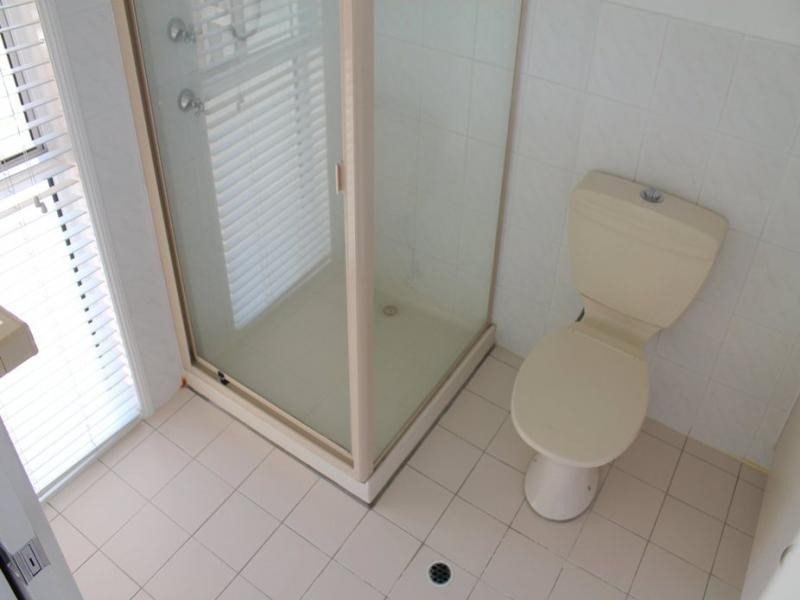 2/164 Alexander Drive, Highland Park QLD 4211