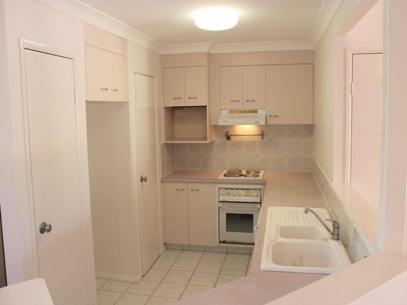 2/164 Alexander Drive, Highland Park QLD 4211