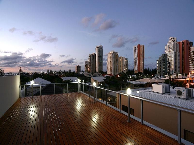 56 Woodroffe Ave, Main Beach QLD 4217